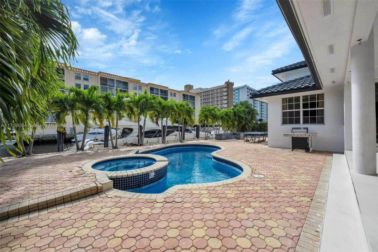 Small Image of 2940 NORTH EAST 164TH ST, North Miami Beach Number 42