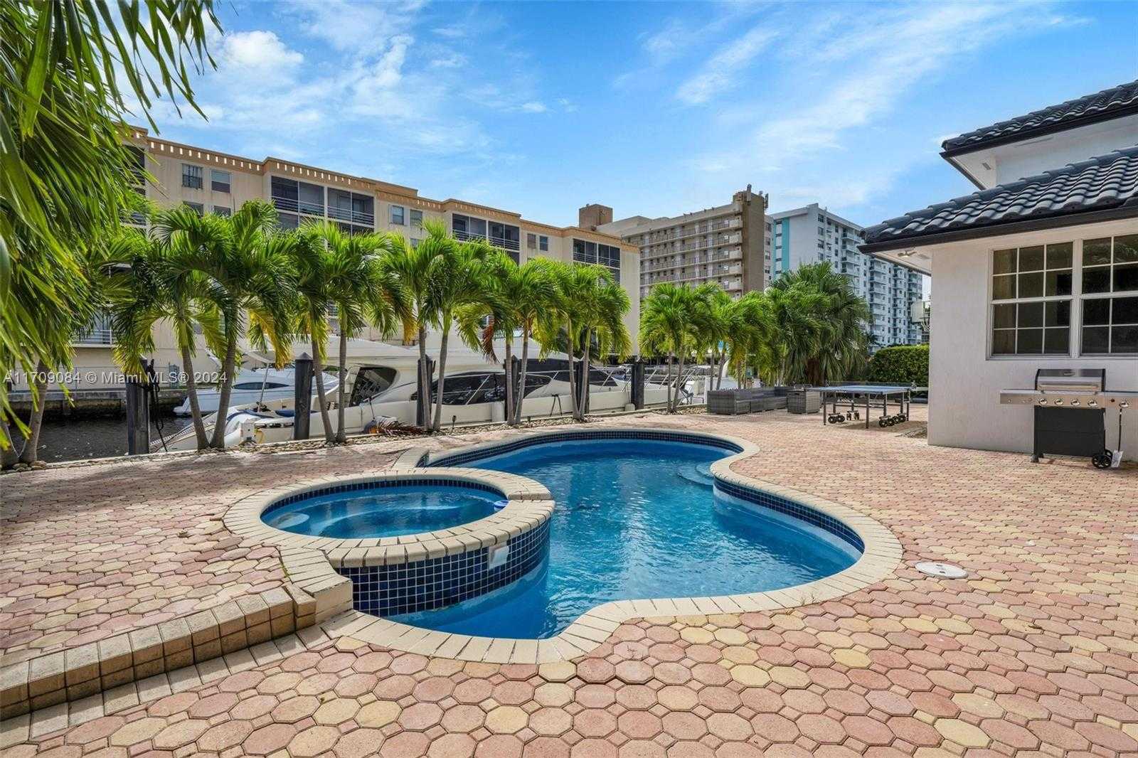 Small Image of 2940 NORTH EAST 164TH ST, North Miami Beach Number 44
