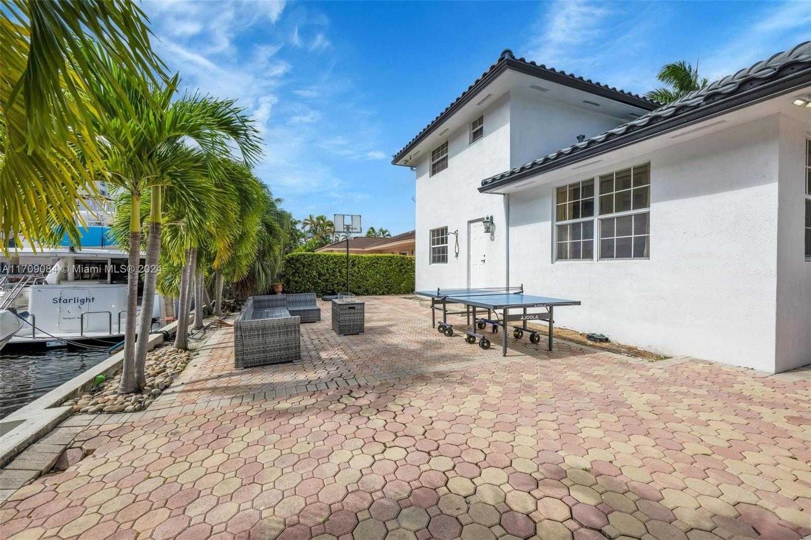 Small Image of 2940 NORTH EAST 164TH ST, North Miami Beach Number 47