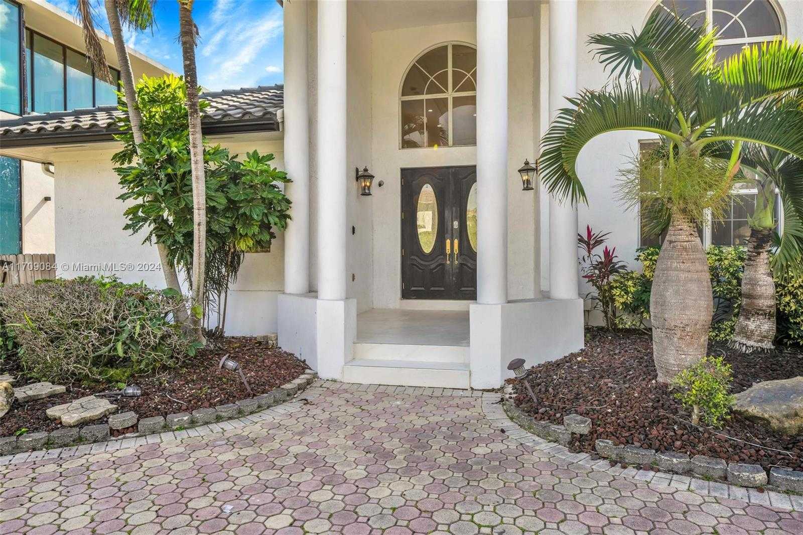 Small Image of 2940 NORTH EAST 164TH ST, North Miami Beach Number 58