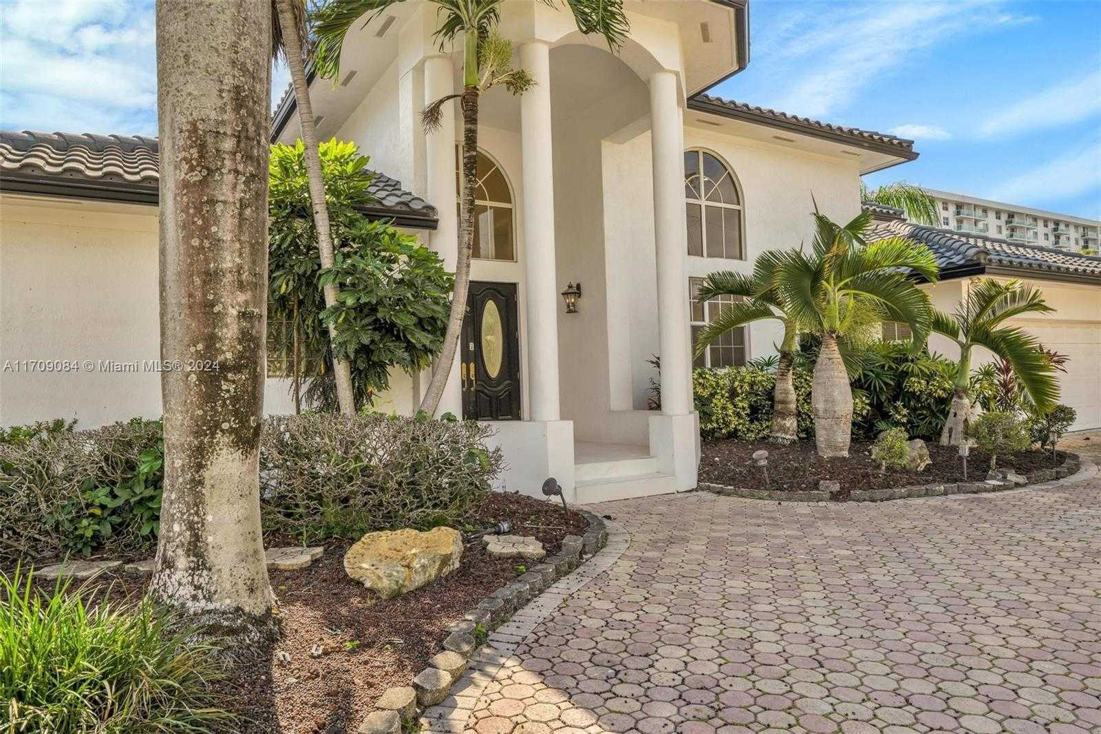 Small Image of 2940 NORTH EAST 164TH ST, North Miami Beach Number 59