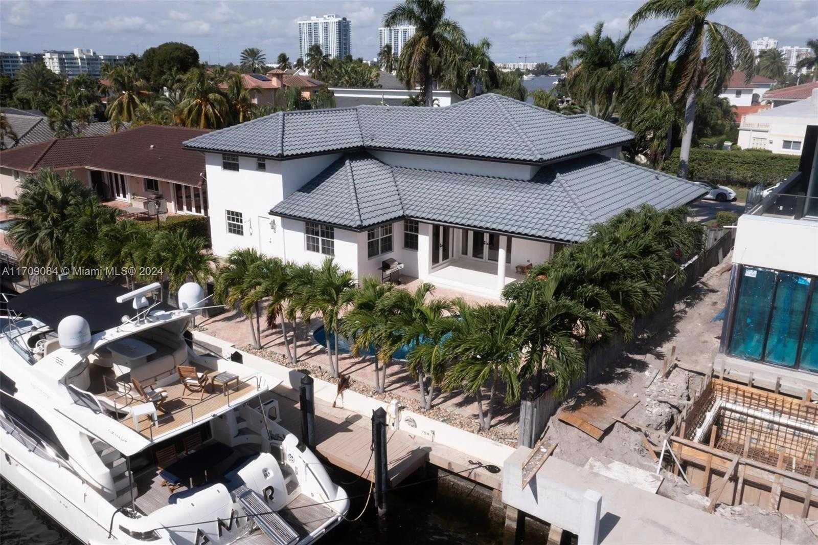 Small Image of 2940 NORTH EAST 164TH ST, North Miami Beach Number 65