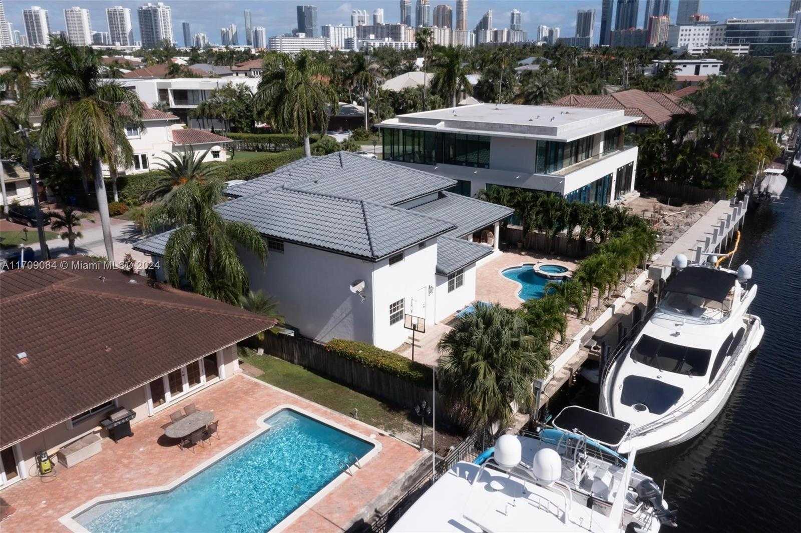 Small Image of 2940 NORTH EAST 164TH ST, North Miami Beach Number 70