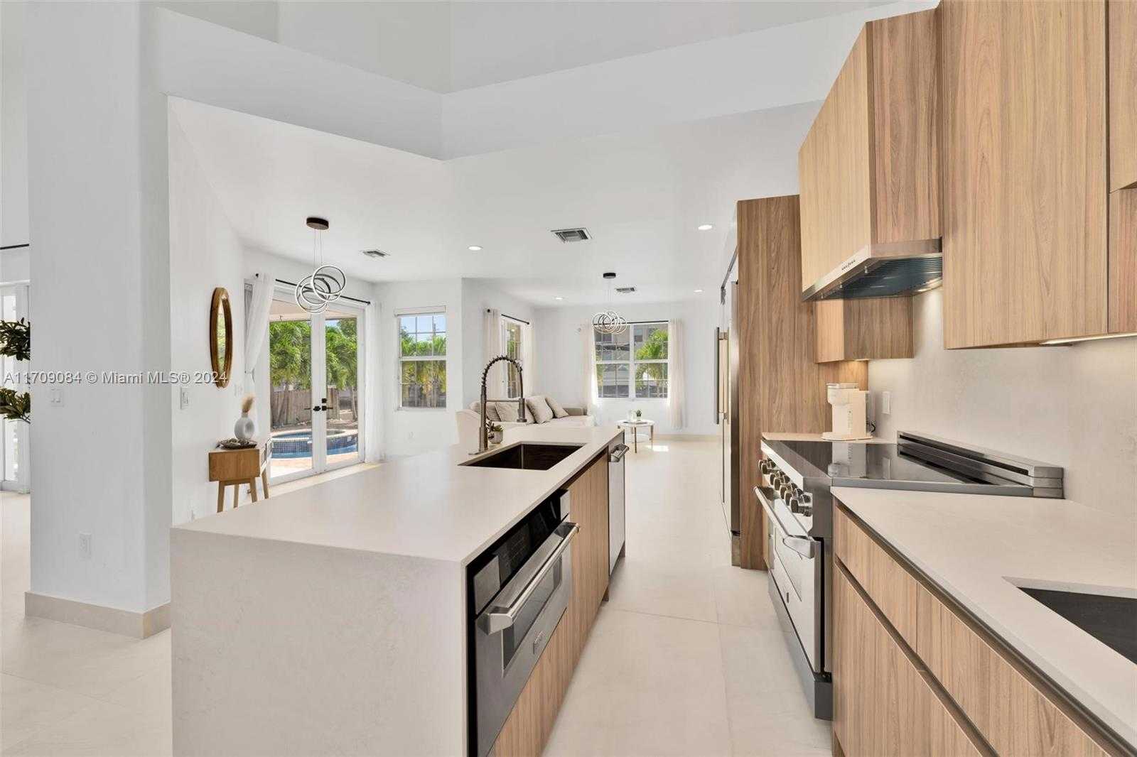 Small Image of 2940 NORTH EAST 164TH ST, North Miami Beach Number 9