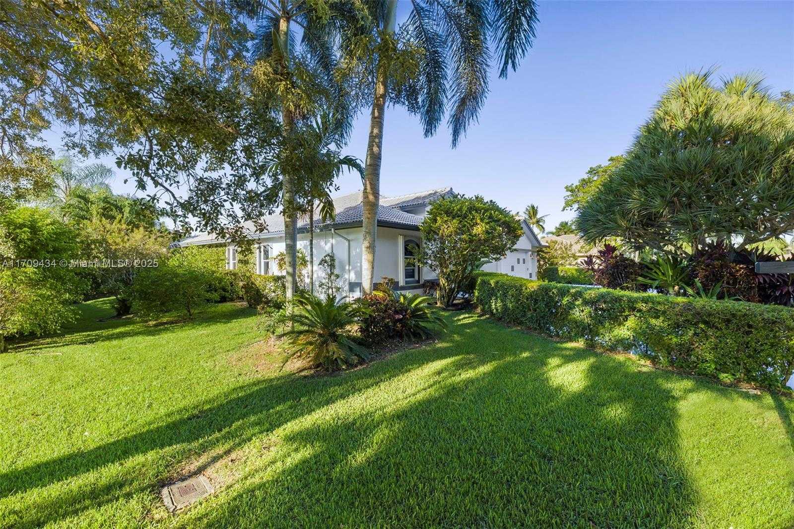 Small Image of 12555 SOUTH WEST 34TH PL, Davie Number 10