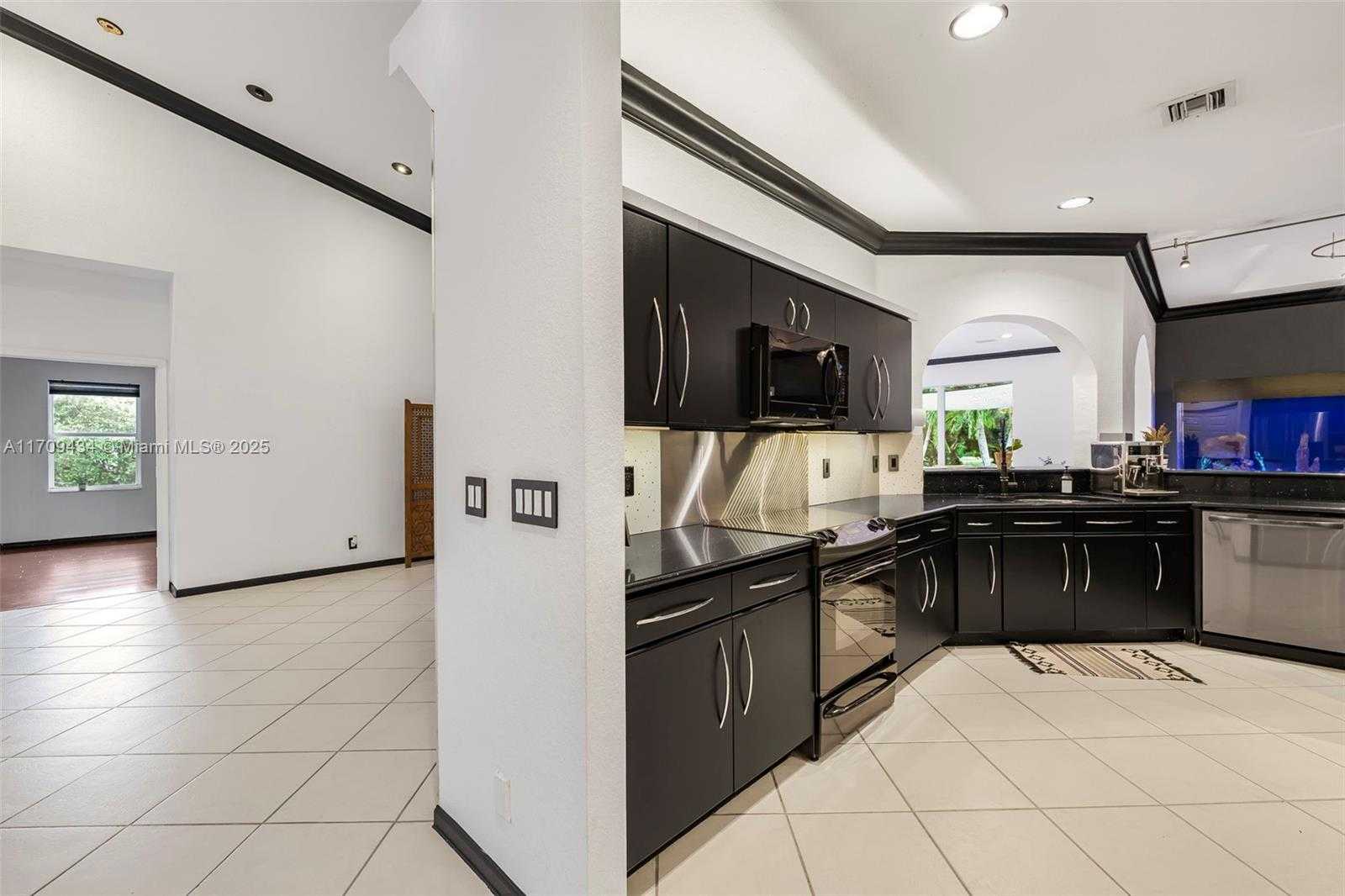 Small Image of 12555 SOUTH WEST 34TH PL, Davie Number 26