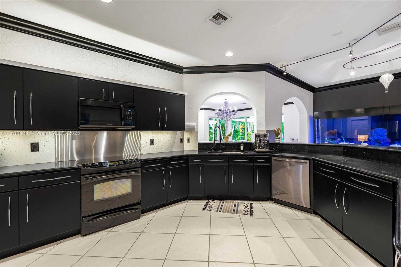 Small Image of 12555 SOUTH WEST 34TH PL, Davie Number 29