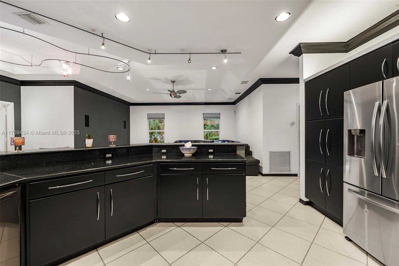 Small Image of 12555 SOUTH WEST 34TH PL, Davie Number 30