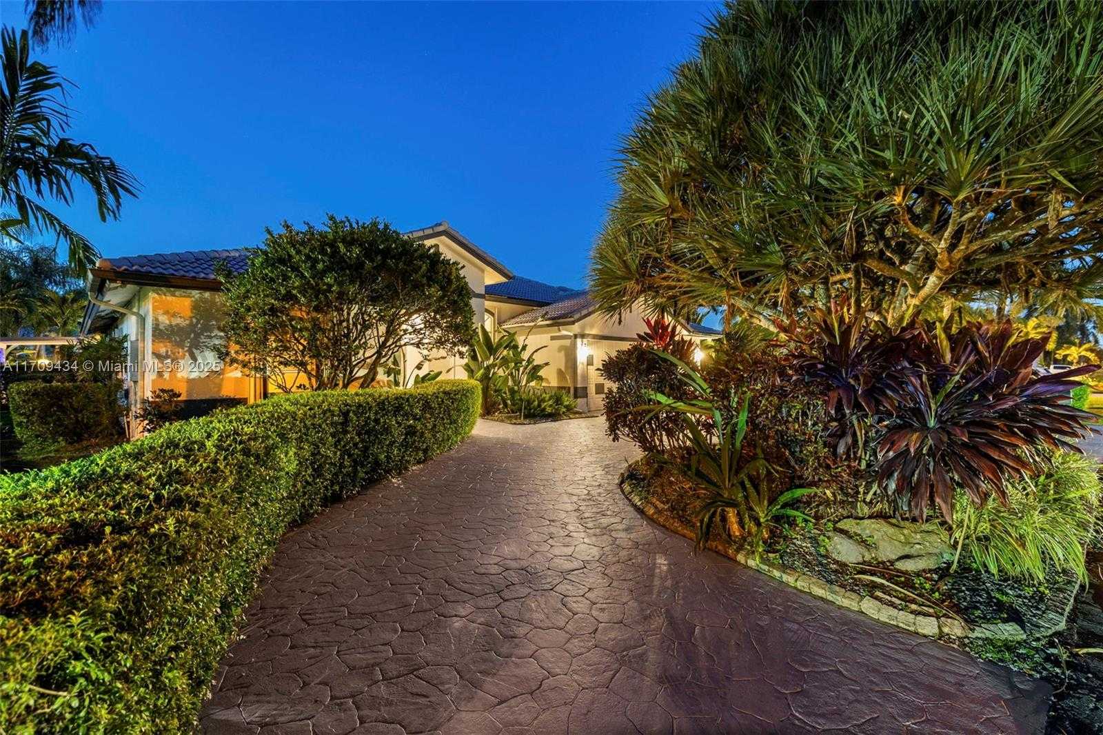 Small Image of 12555 SOUTH WEST 34TH PL, Davie Number 7