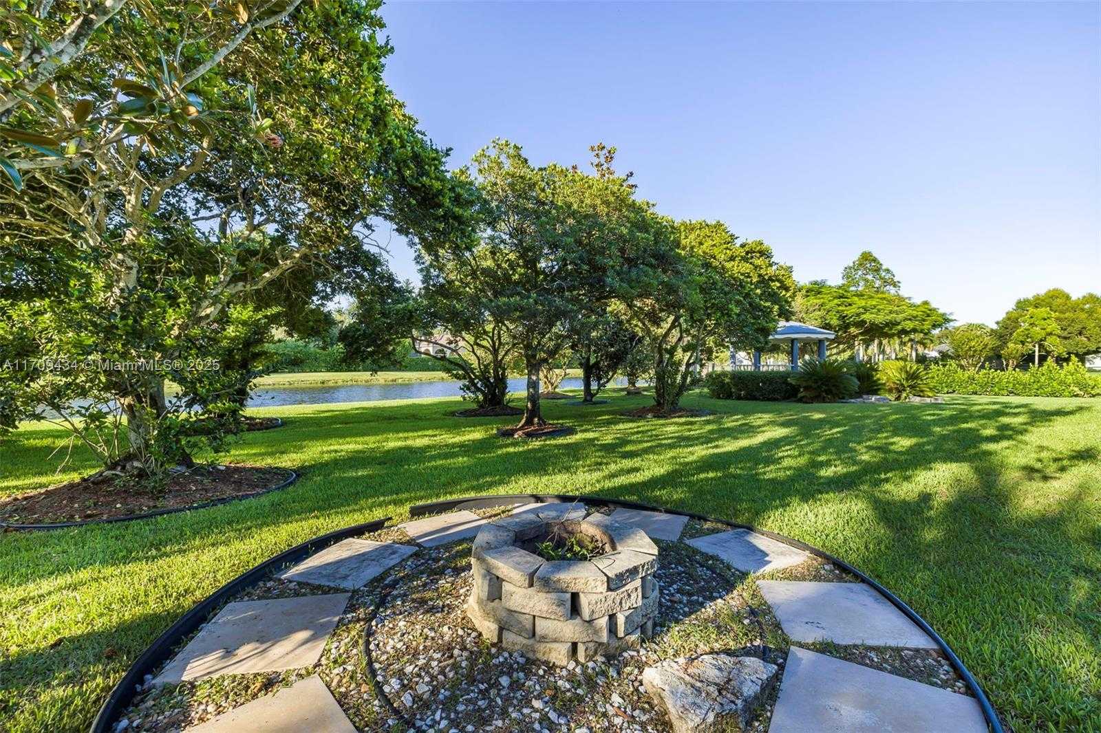 Small Image of 12555 SOUTH WEST 34TH PL, Davie Number 76
