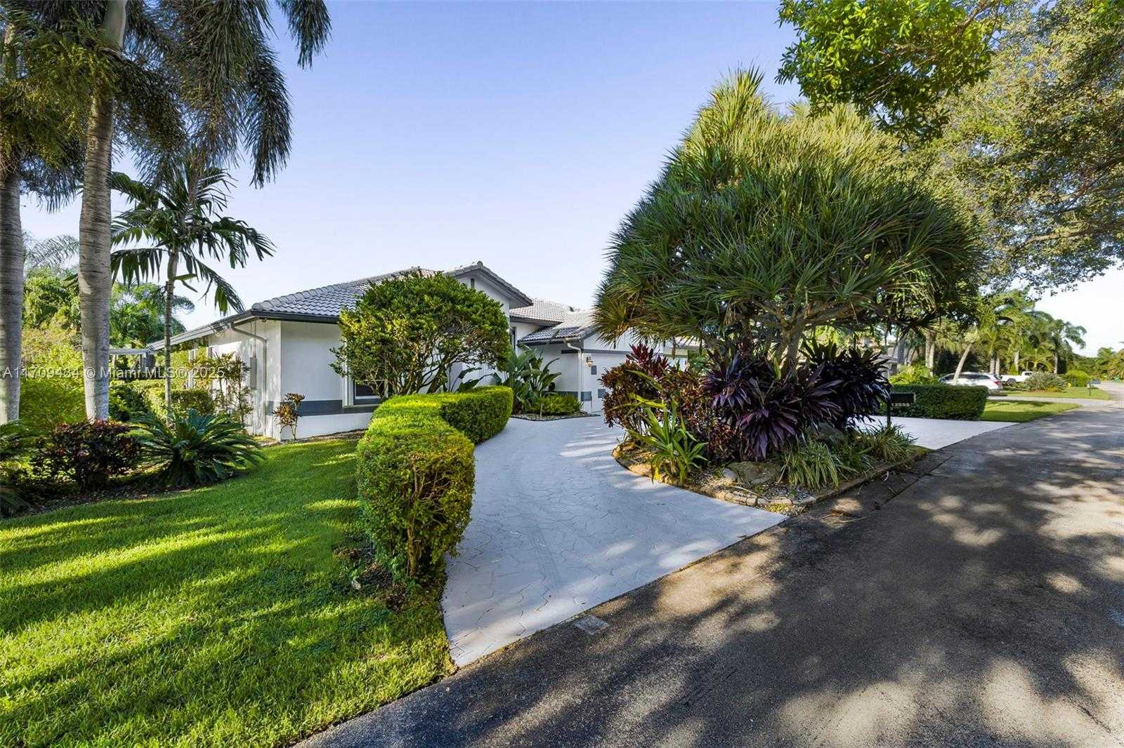 Small Image of 12555 SOUTH WEST 34TH PL, Davie Number 8
