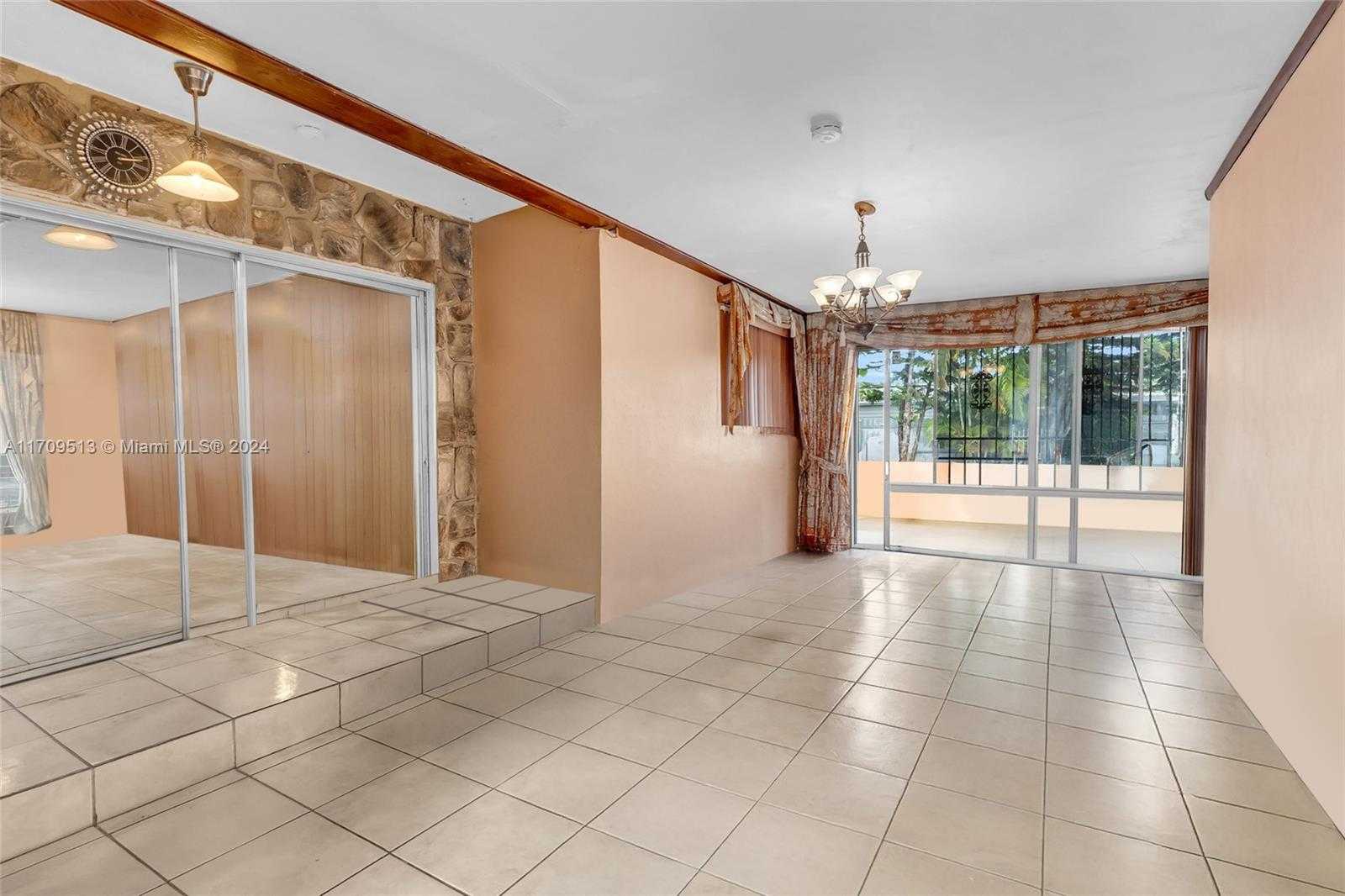 Small Image of 15411 NE 10th Ave, North Miami Beach, FL 33162, USA Number 10