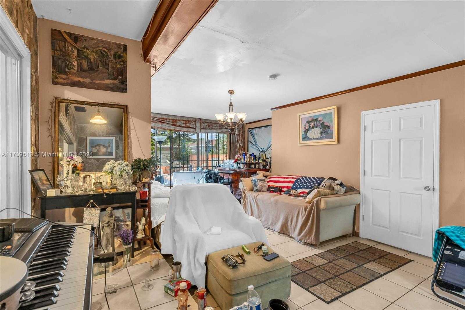 Small Image of 15411 NE 10th Ave, North Miami Beach, FL 33162, USA Number 11