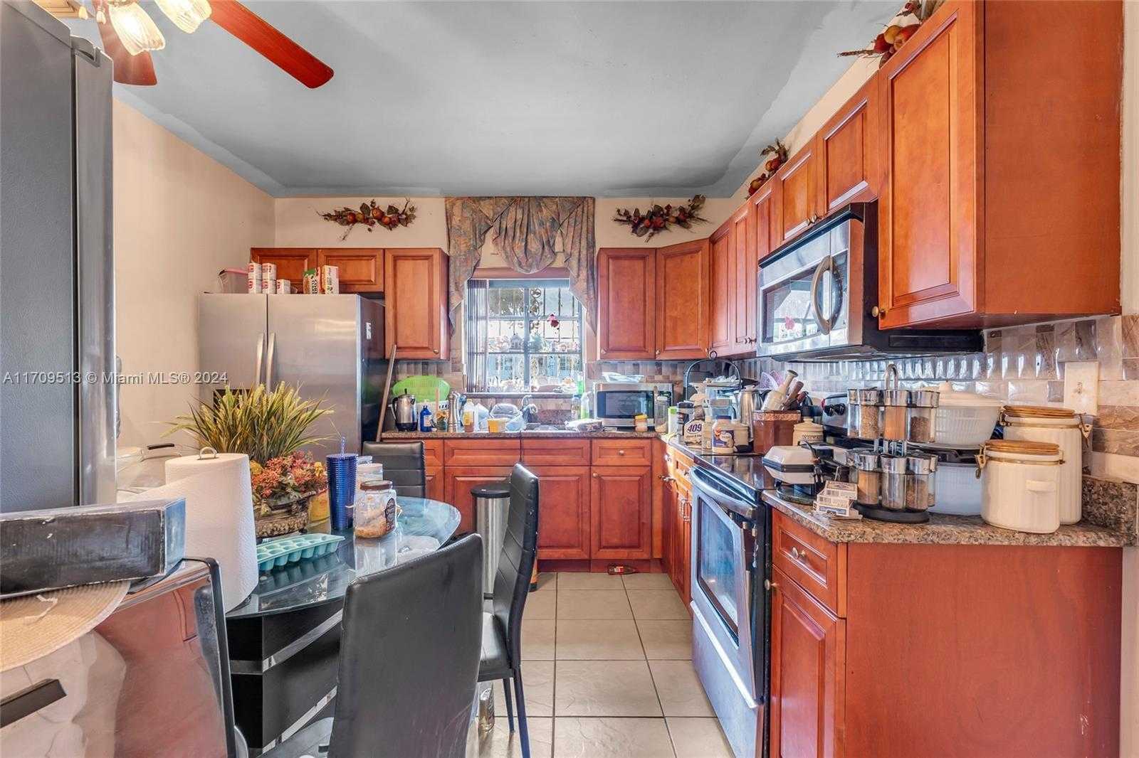 Small Image of 15411 NE 10th Ave, North Miami Beach, FL 33162, USA Number 14