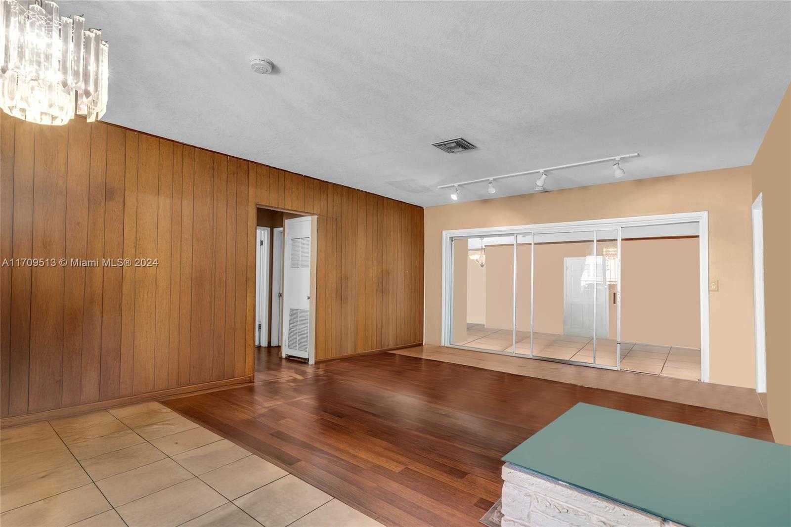 Small Image of 15411 NE 10th Ave, North Miami Beach, FL 33162, USA Number 17
