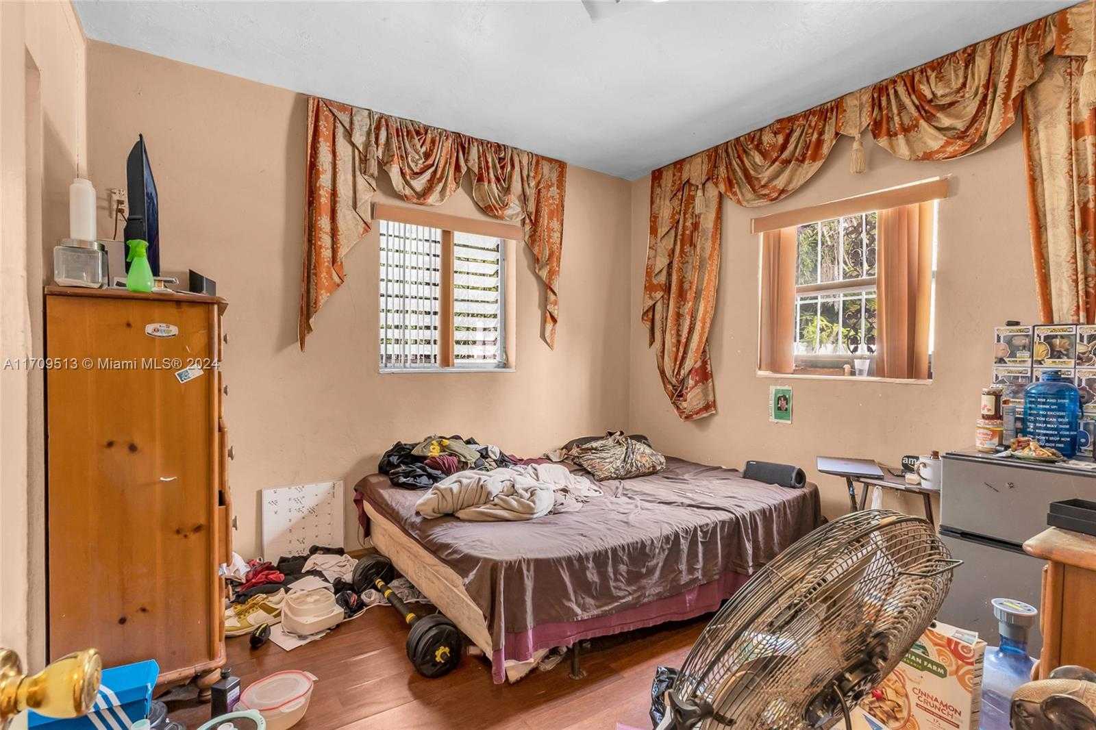 Small Image of 15411 NE 10th Ave, North Miami Beach, FL 33162, USA Number 21