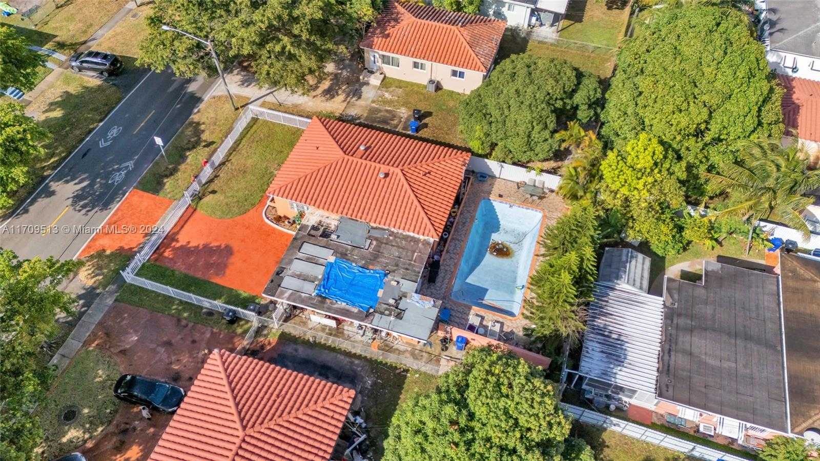Small Image of 15411 NE 10th Ave, North Miami Beach, FL 33162, USA Number 5
