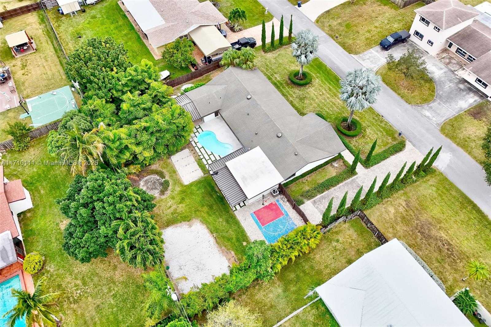 Small Image of 8531 SOUTH WEST 185TH TER, Cutler Bay Number 4