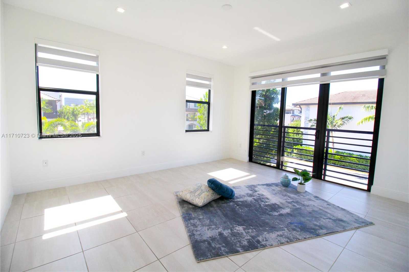 Small Image of 4311 NORTH WEST 82ND AVE, Doral Number 13