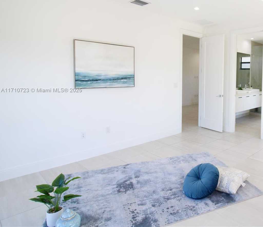 Small Image of 4311 NORTH WEST 82ND AVE, Doral Number 14