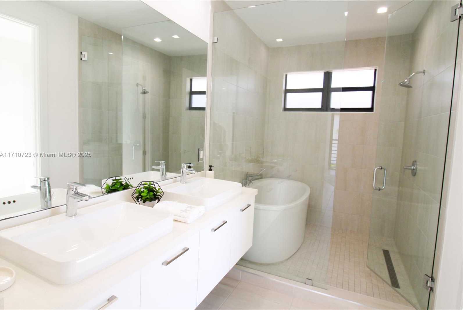 Small Image of 4311 NORTH WEST 82ND AVE, Doral Number 15