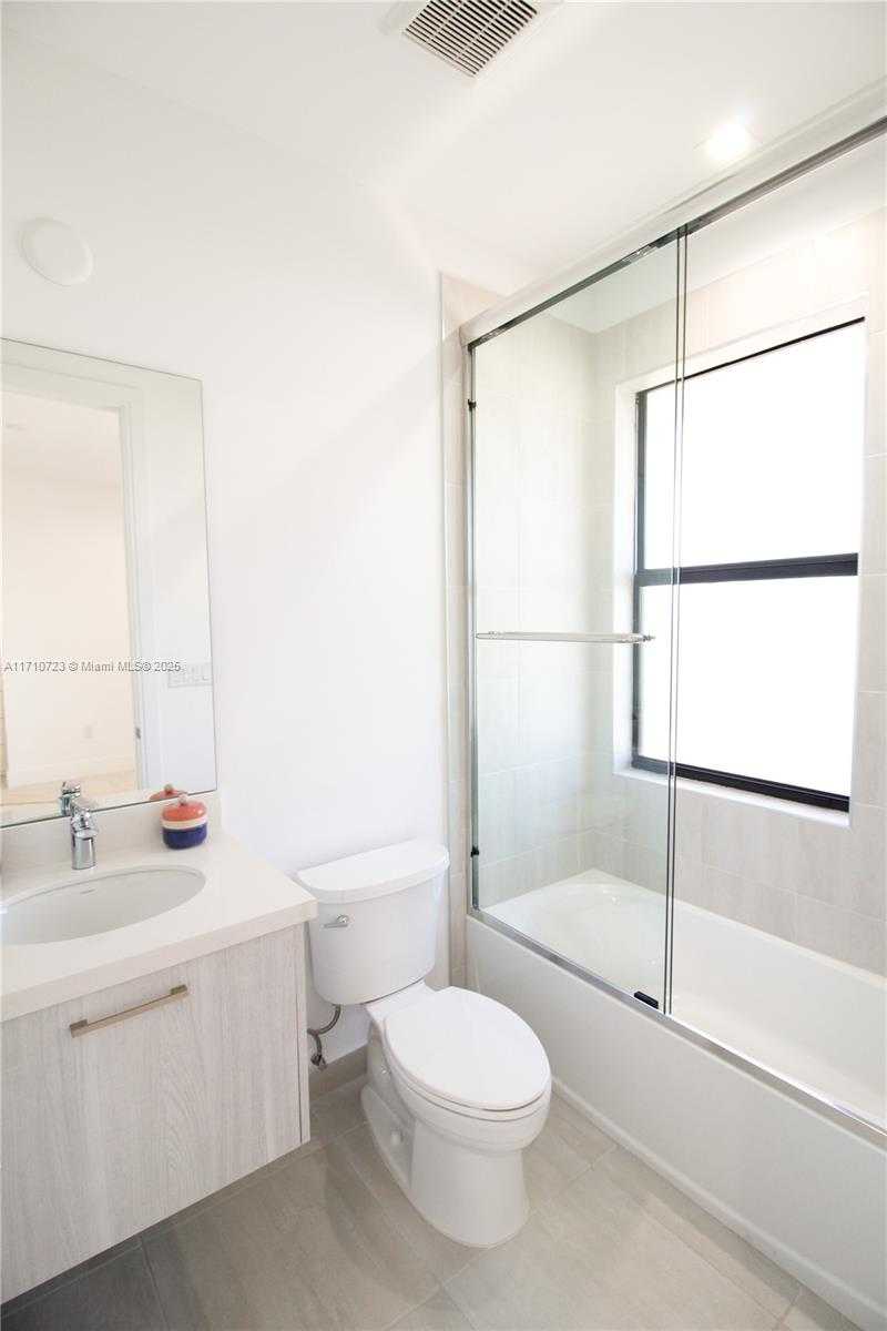 Small Image of 4311 NORTH WEST 82ND AVE, Doral Number 19