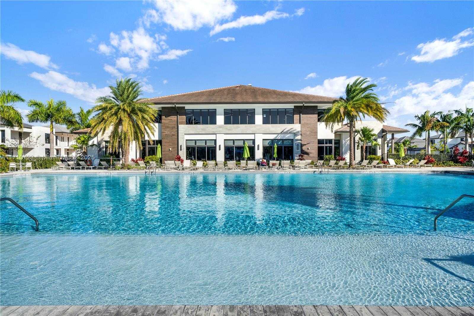 Small Image of 4311 NORTH WEST 82ND AVE, Doral Number 2