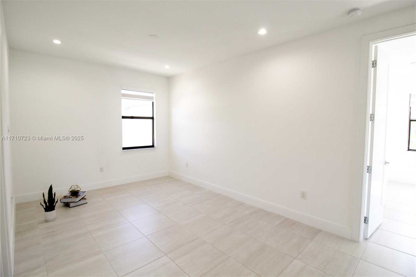 Small Image of 4311 NORTH WEST 82ND AVE, Doral Number 24
