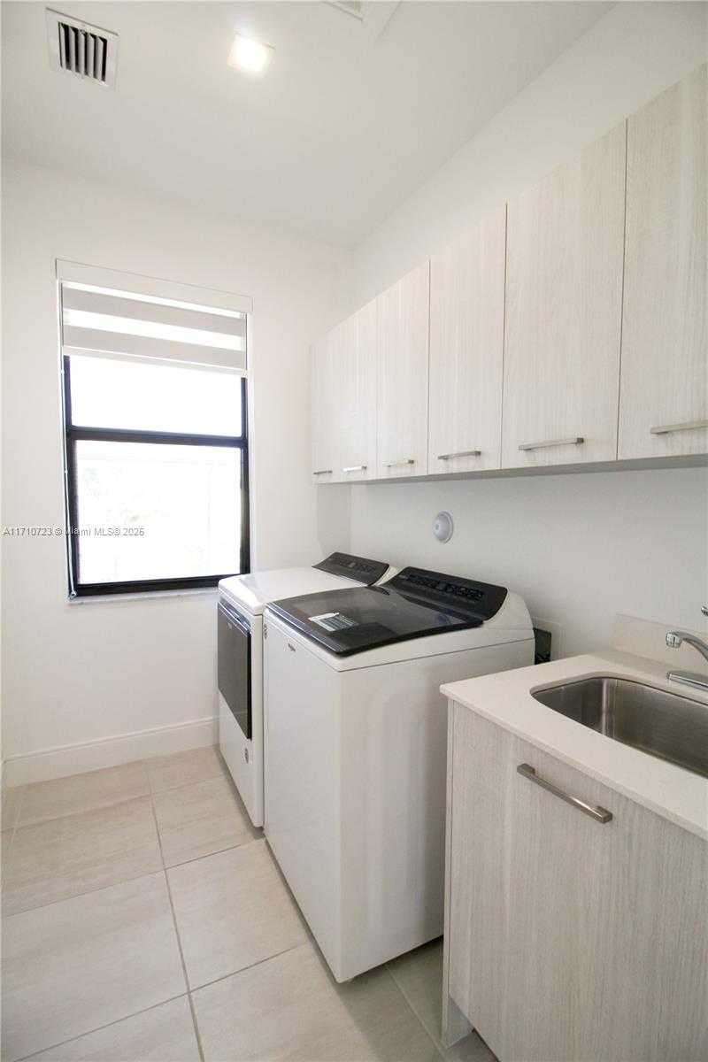 Small Image of 4311 NORTH WEST 82ND AVE, Doral Number 25