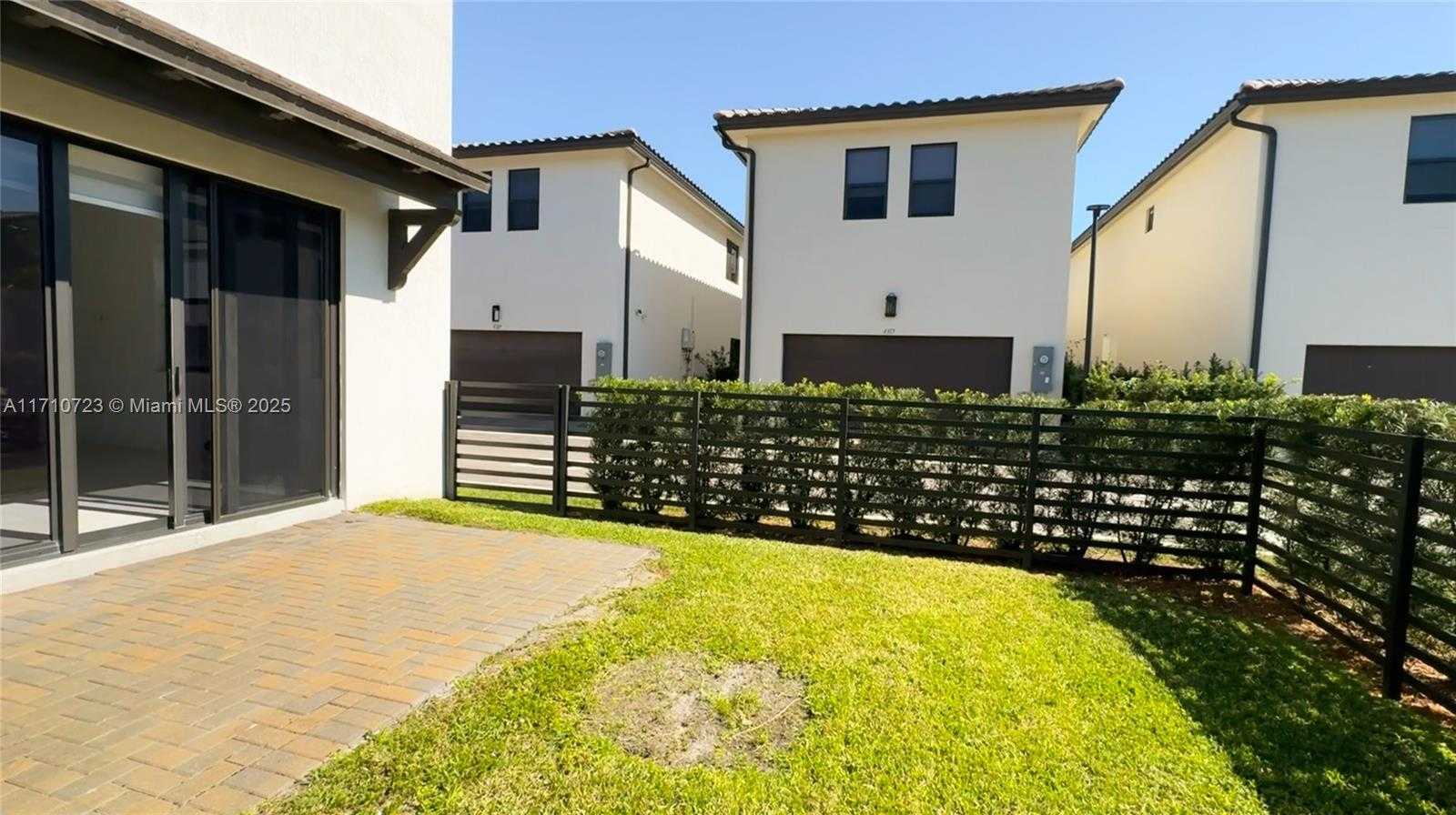 Small Image of 4311 NORTH WEST 82ND AVE, Doral Number 27