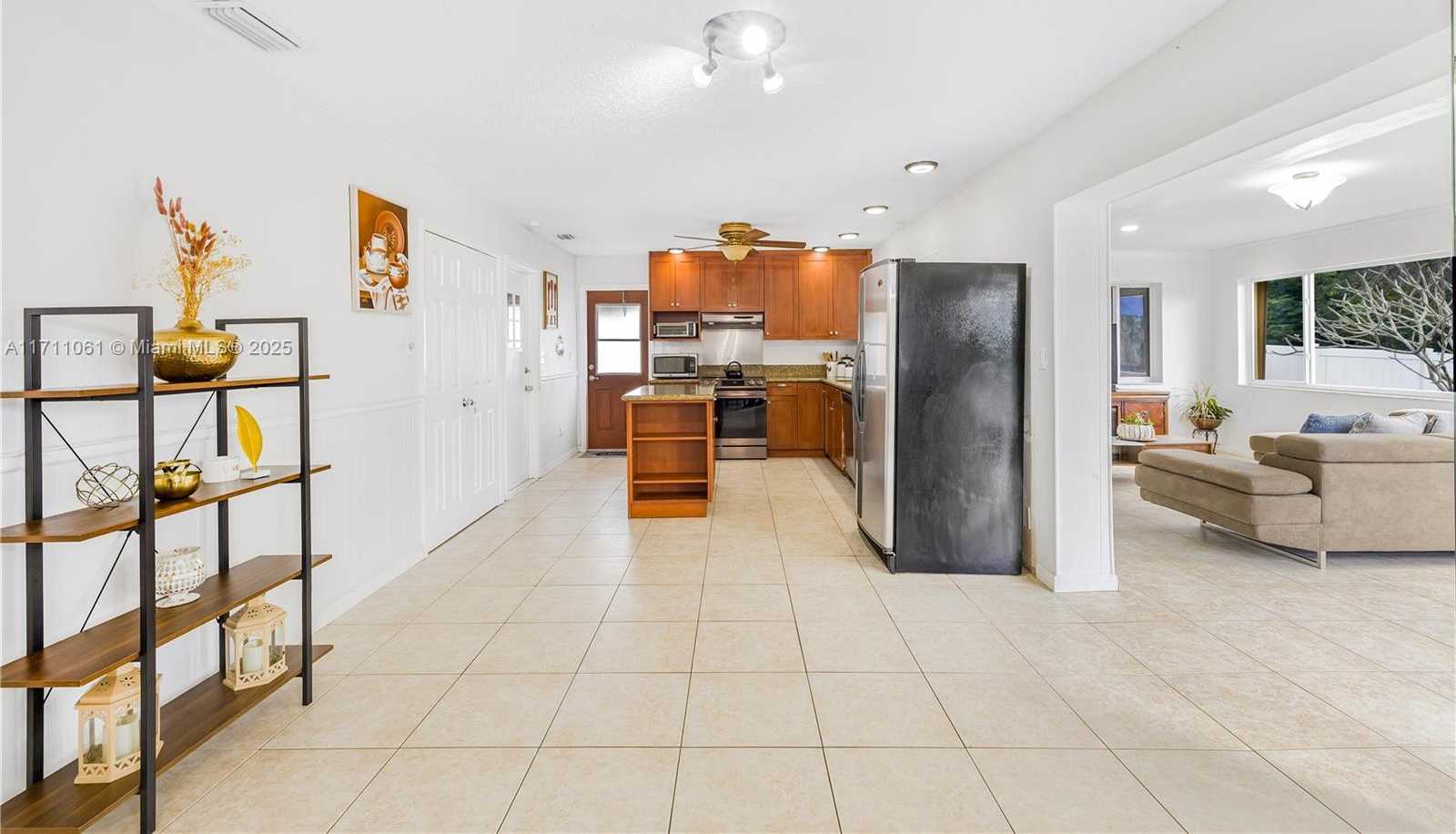 Small Image of 270 LAKE DR, Coconut Creek Number 10