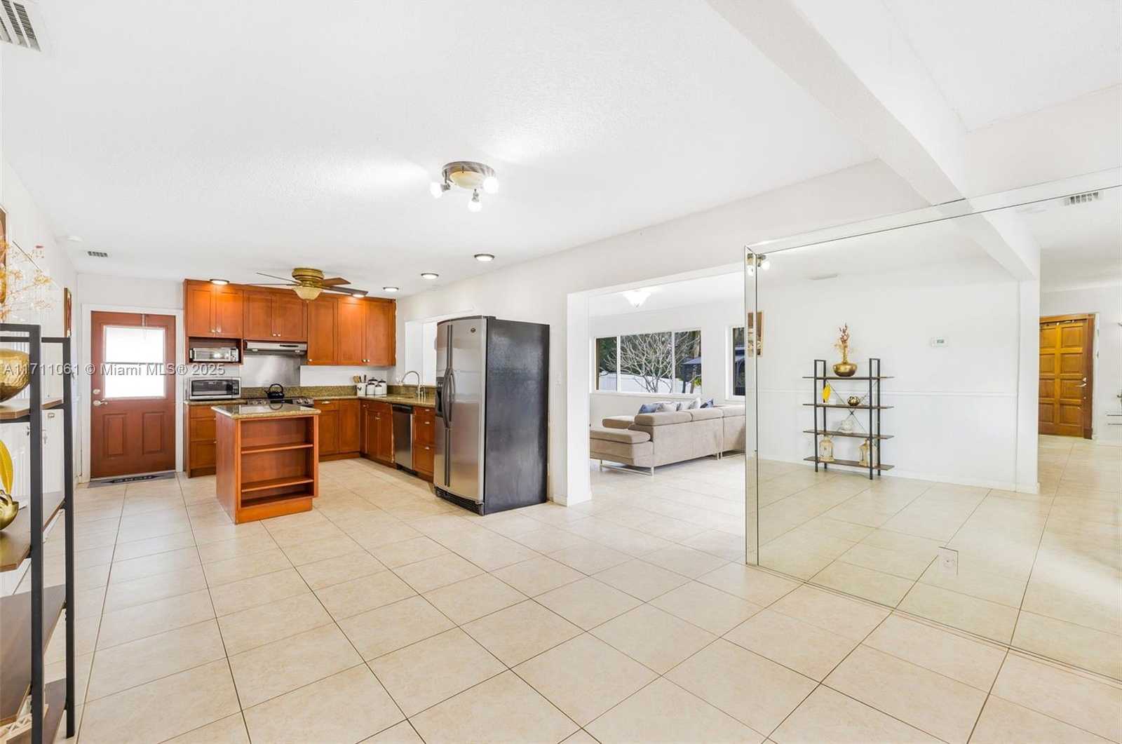 Small Image of 270 LAKE DR, Coconut Creek Number 11