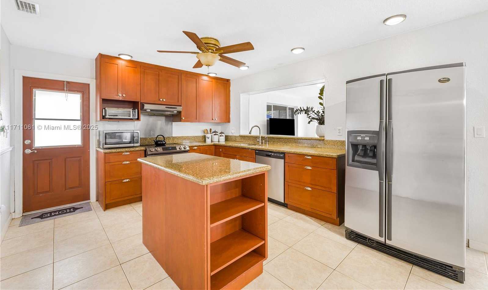Small Image of 270 LAKE DR, Coconut Creek Number 13