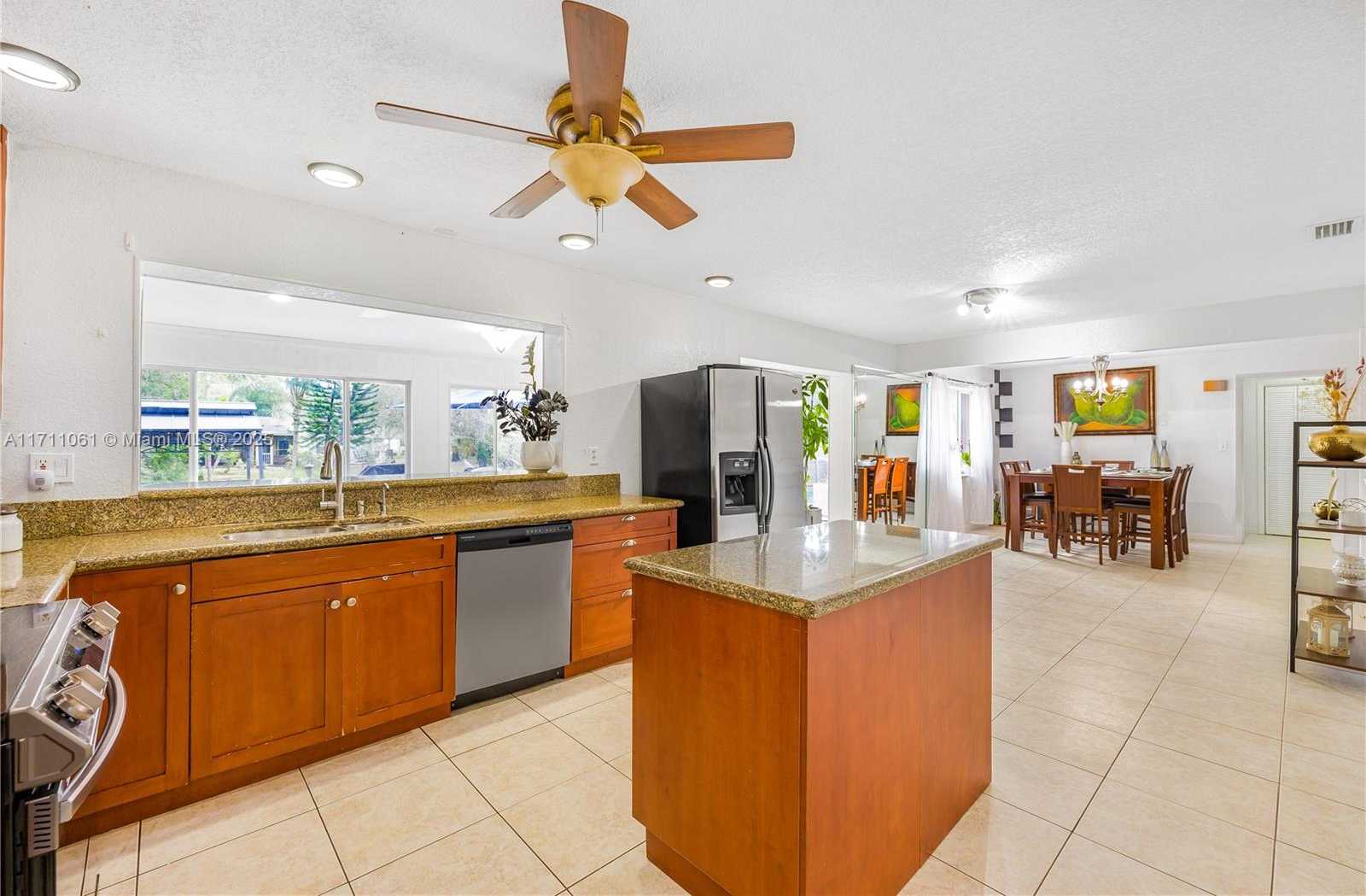 Small Image of 270 LAKE DR, Coconut Creek Number 14