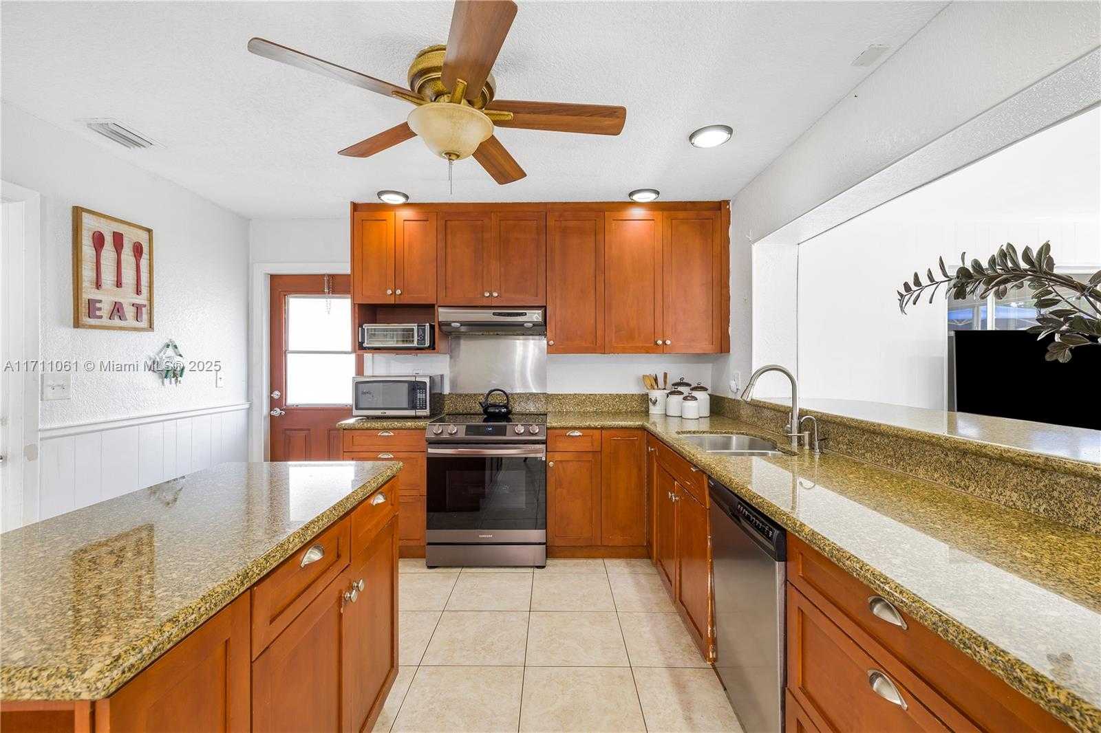 Small Image of 270 LAKE DR, Coconut Creek Number 15