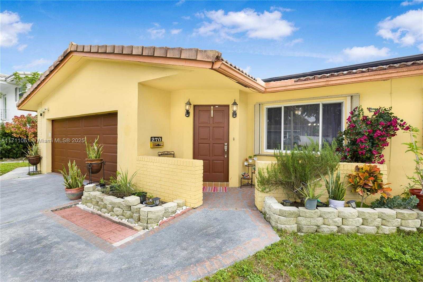 Small Image of 270 LAKE DR, Coconut Creek Number 2