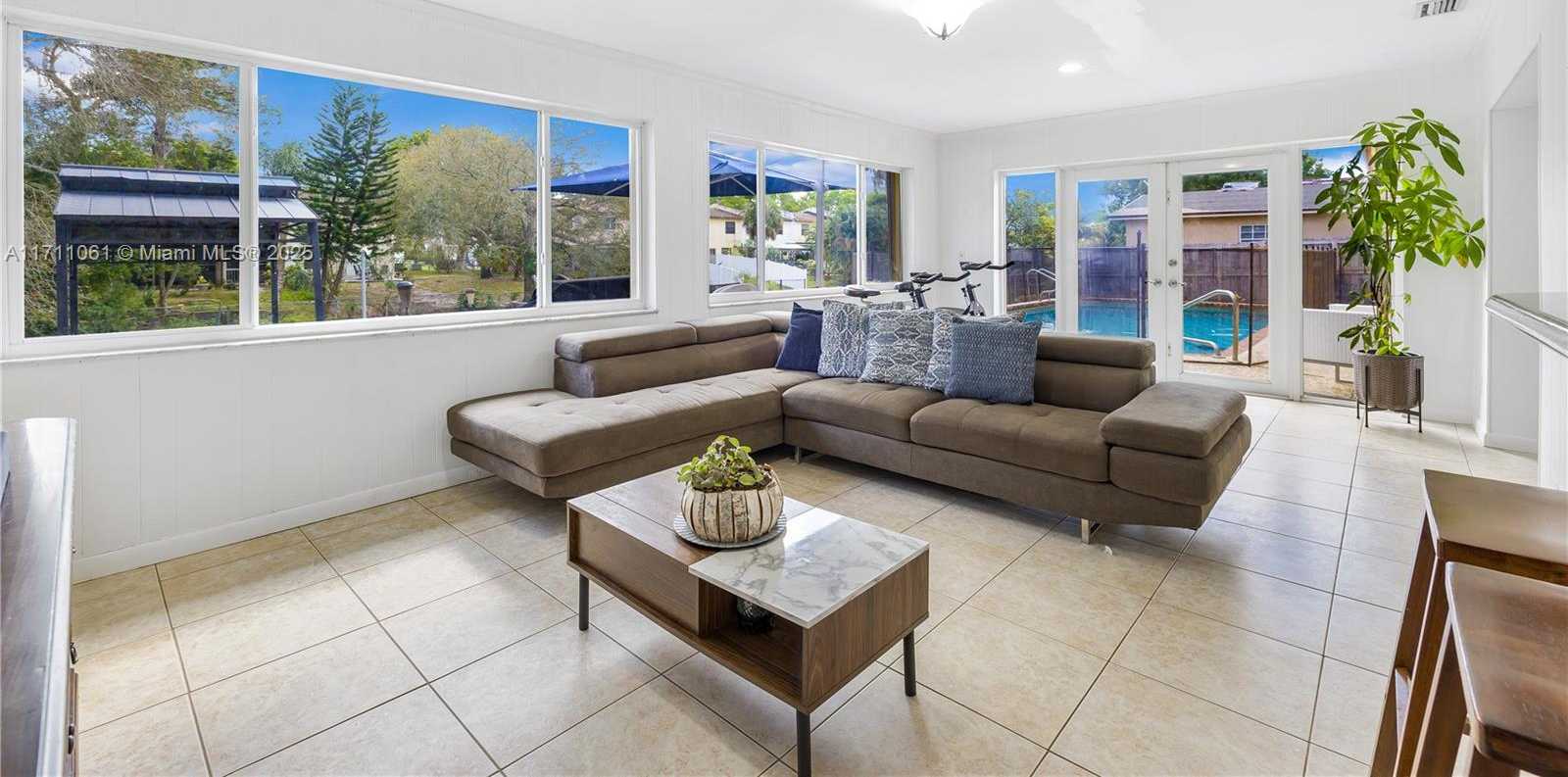 Small Image of 270 LAKE DR, Coconut Creek Number 20