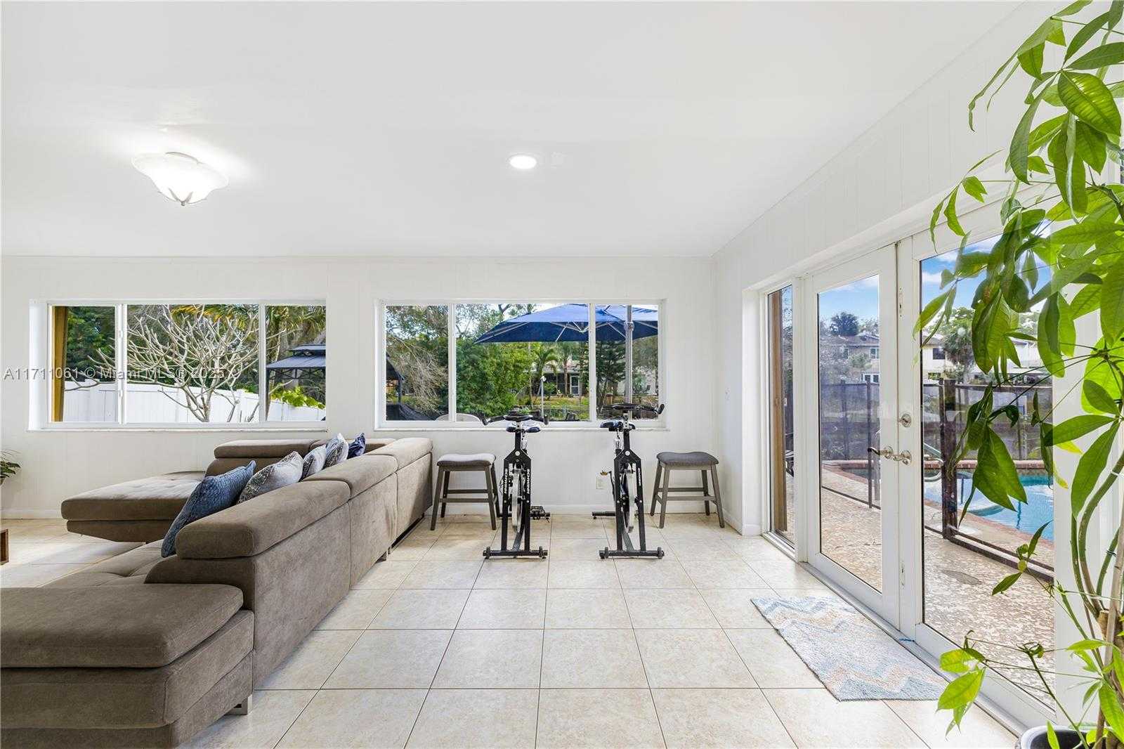 Small Image of 270 LAKE DR, Coconut Creek Number 22