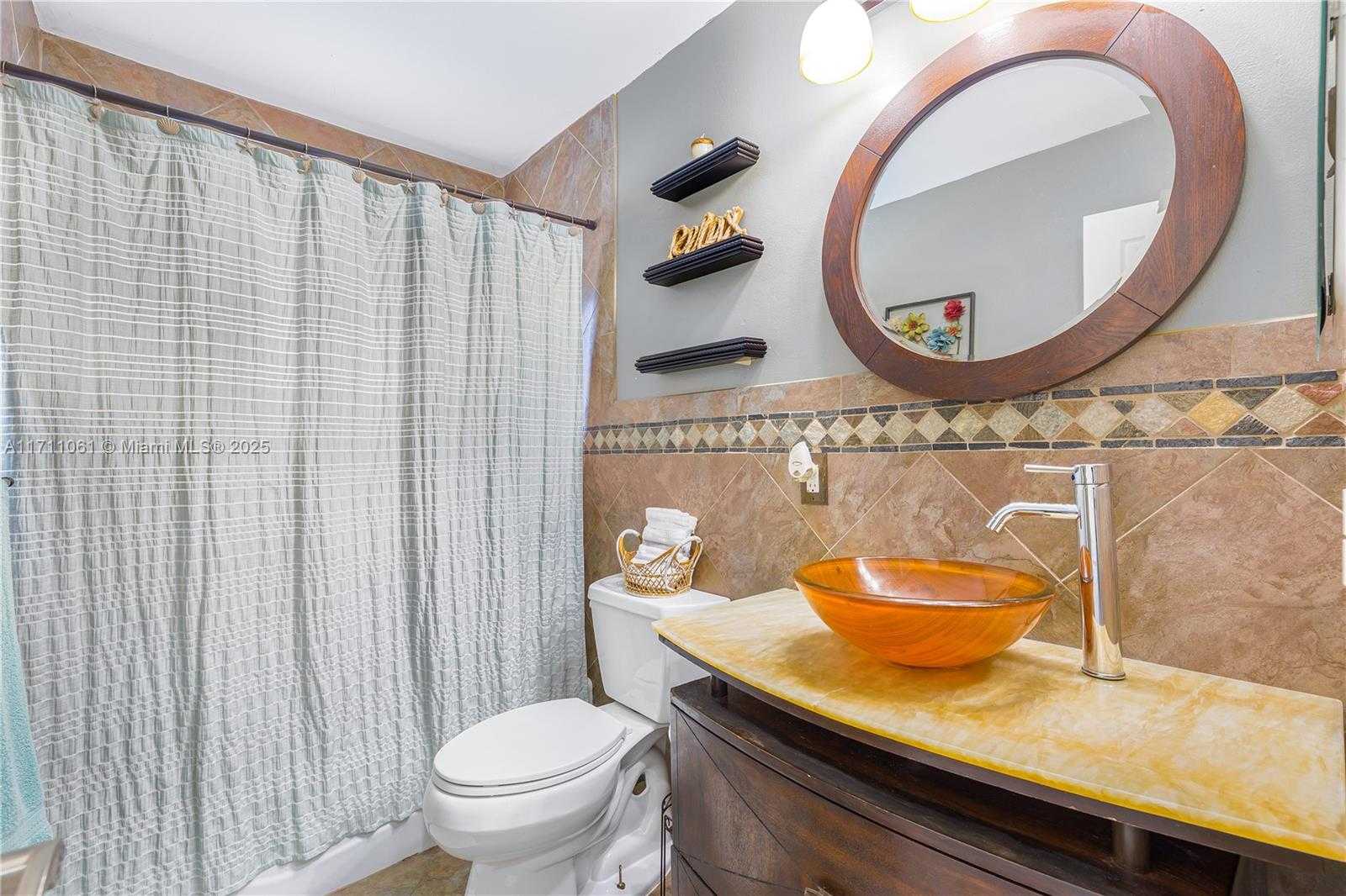 Small Image of 270 LAKE DR, Coconut Creek Number 23