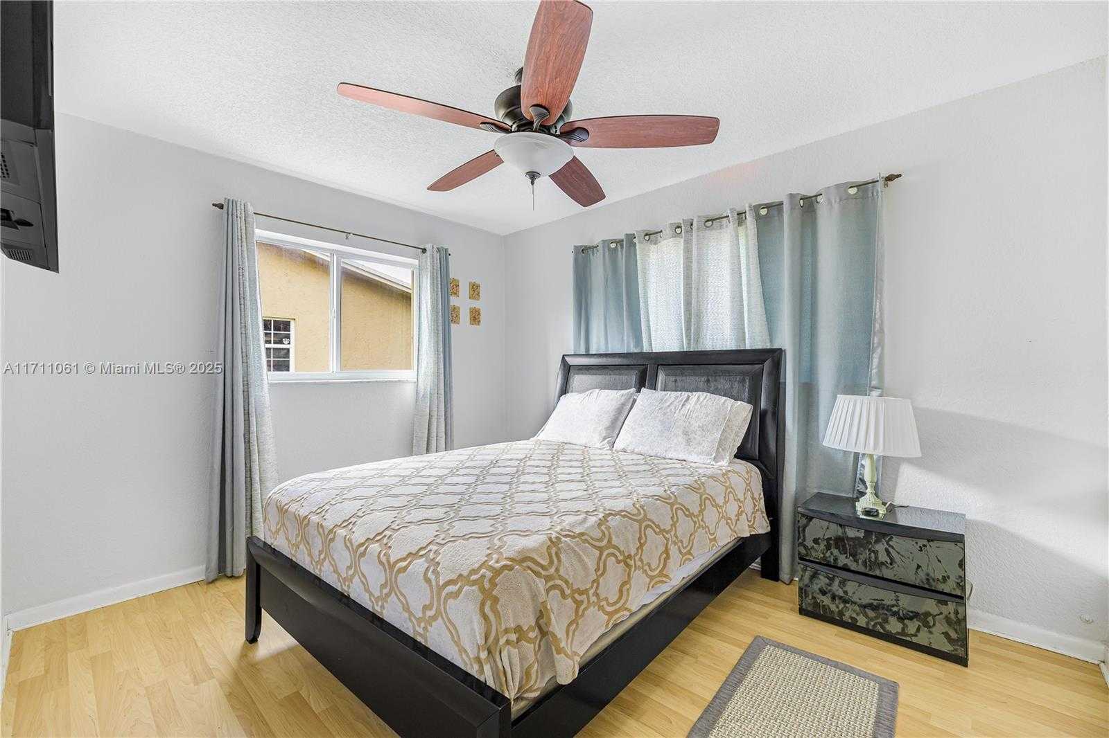 Small Image of 270 LAKE DR, Coconut Creek Number 27