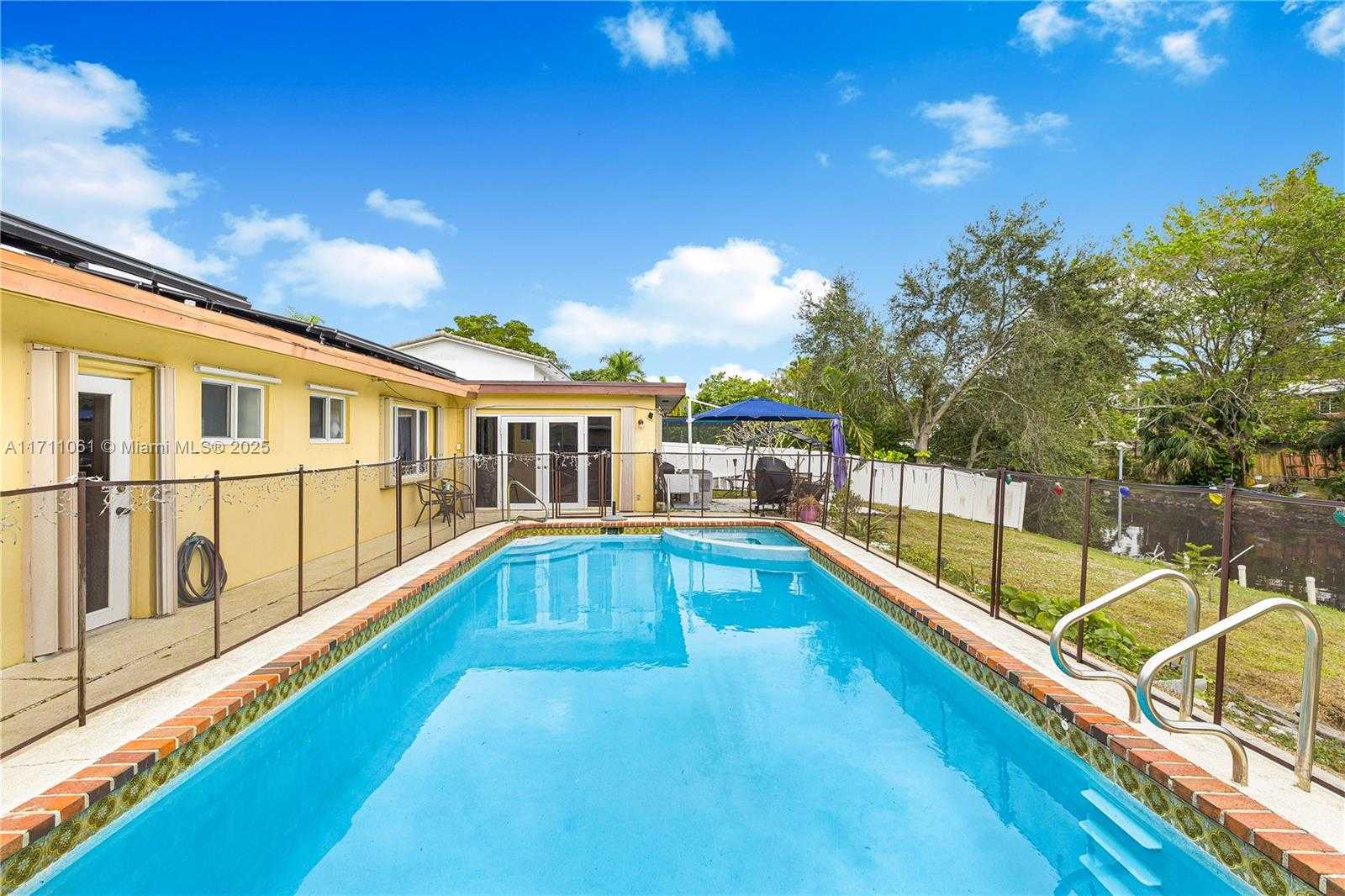 Small Image of 270 LAKE DR, Coconut Creek Number 29