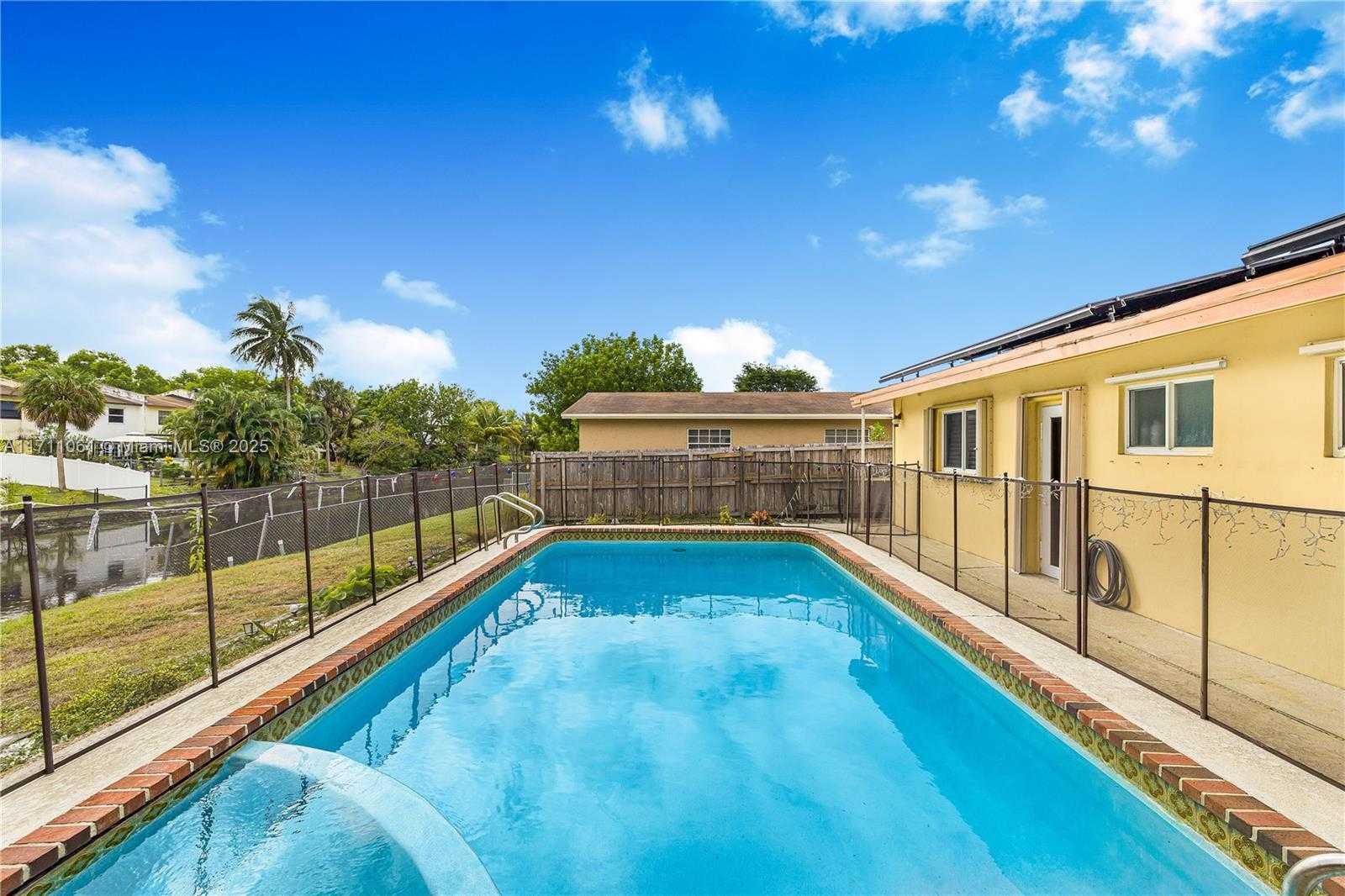 Small Image of 270 LAKE DR, Coconut Creek Number 30
