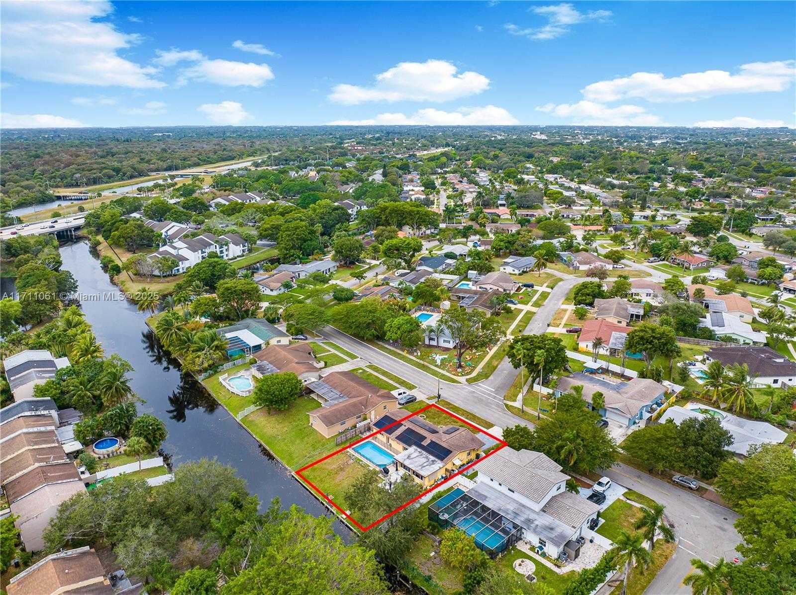 Small Image of 270 LAKE DR, Coconut Creek Number 32