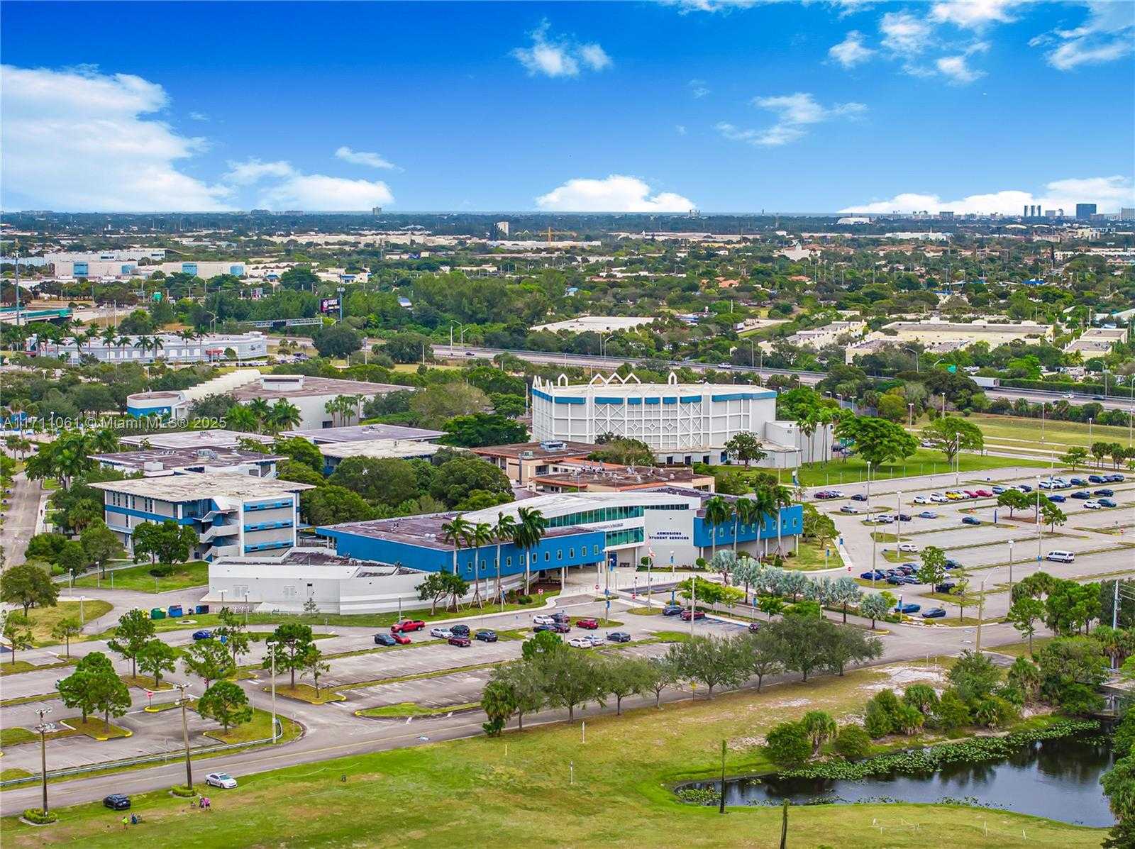 Small Image of 270 LAKE DR, Coconut Creek Number 33