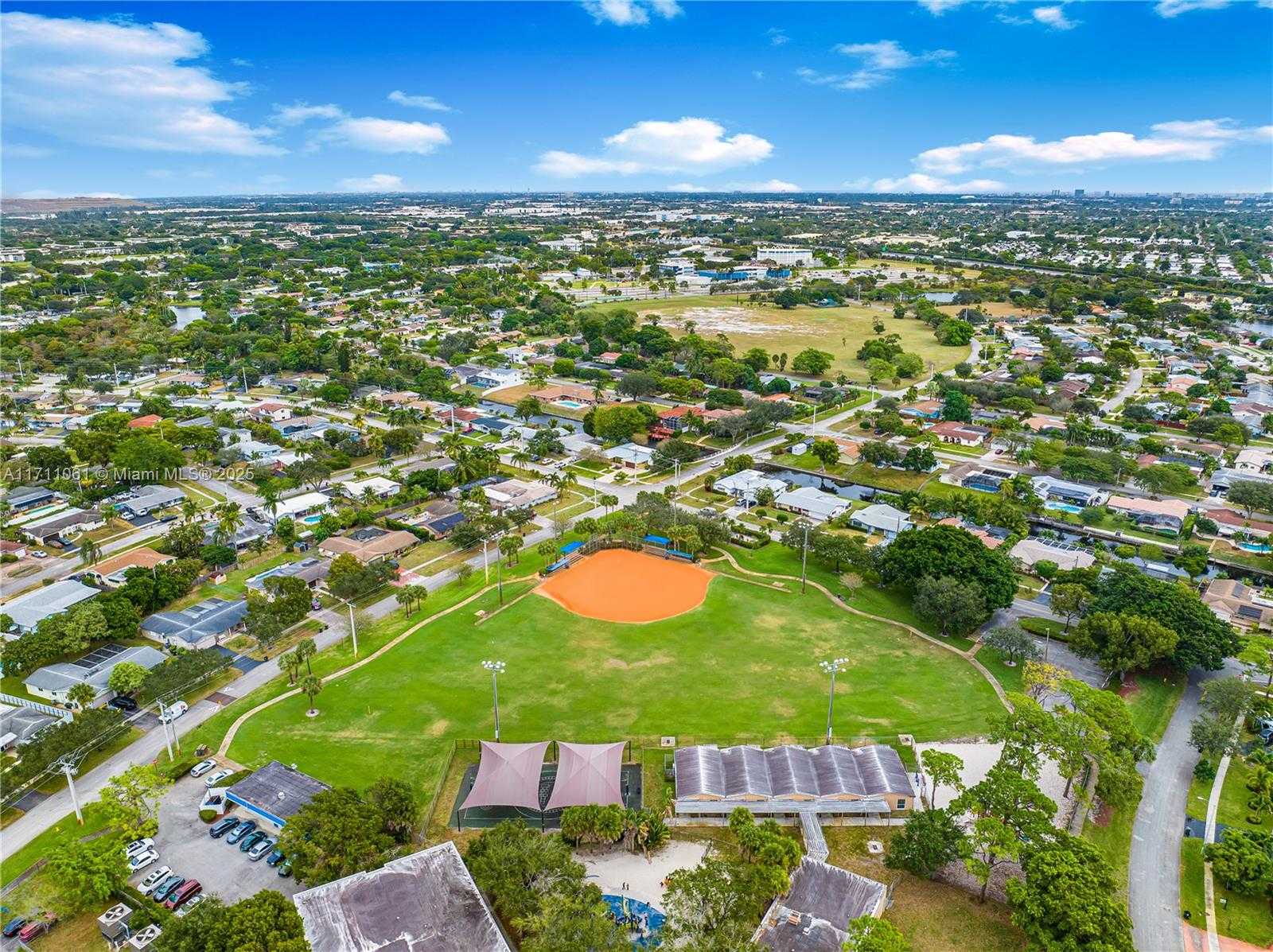 Small Image of 270 LAKE DR, Coconut Creek Number 34