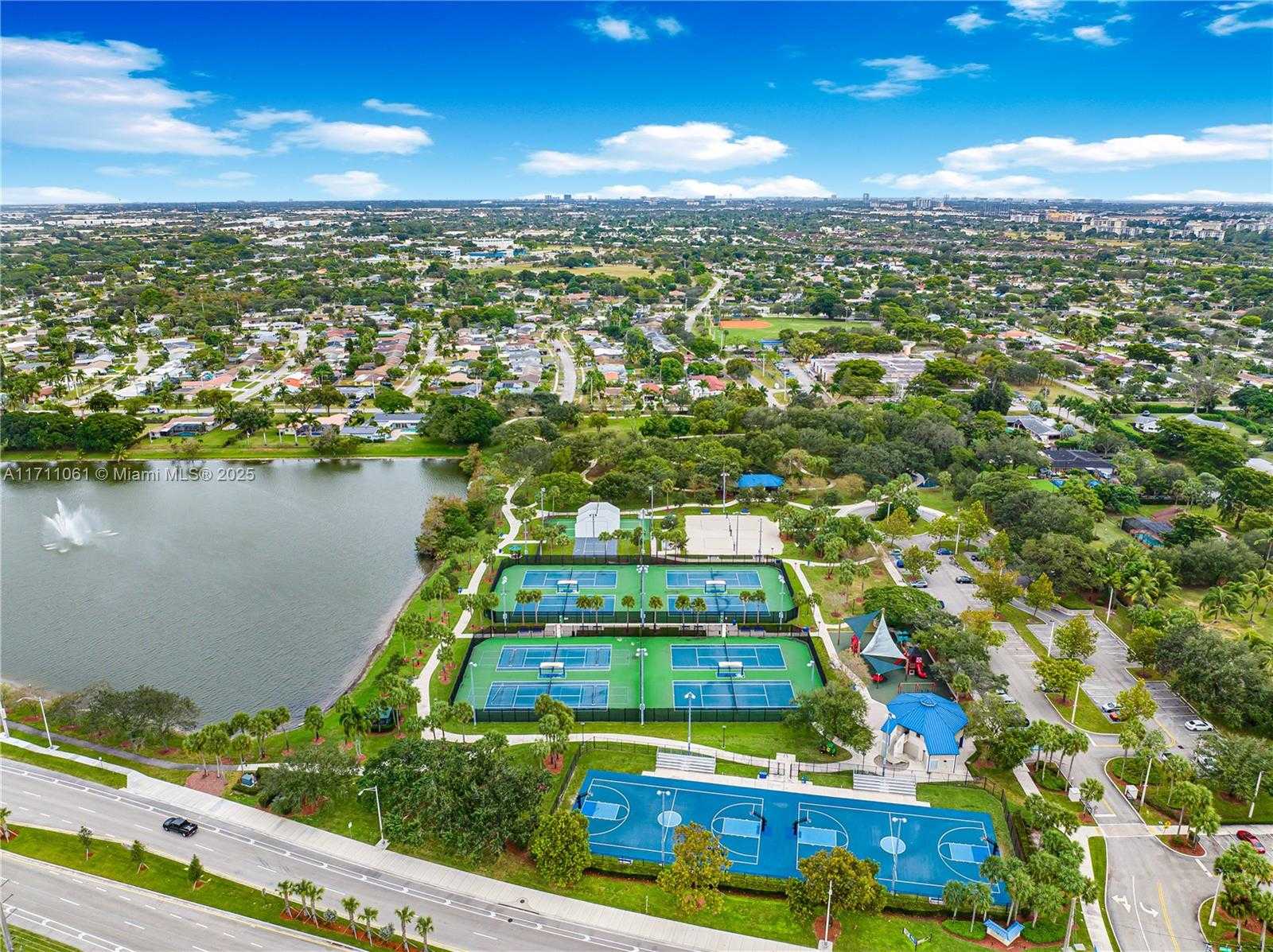 Small Image of 270 LAKE DR, Coconut Creek Number 35