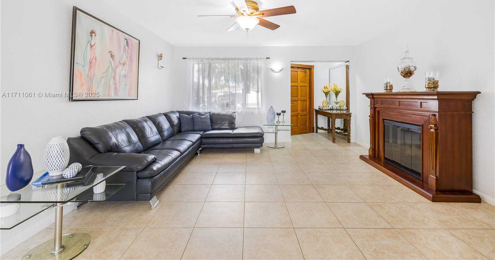 Small Image of 270 LAKE DR, Coconut Creek Number 6