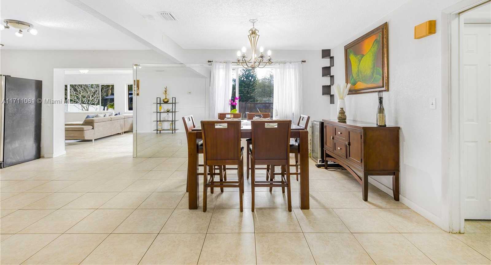 Small Image of 270 LAKE DR, Coconut Creek Number 9