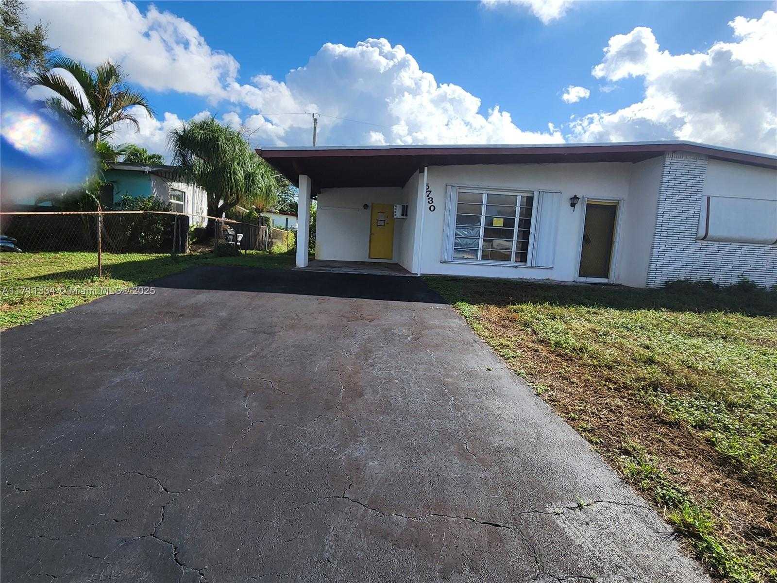 Small Image of 5730 SOUTH WEST 54TH TER, Davie Number 2