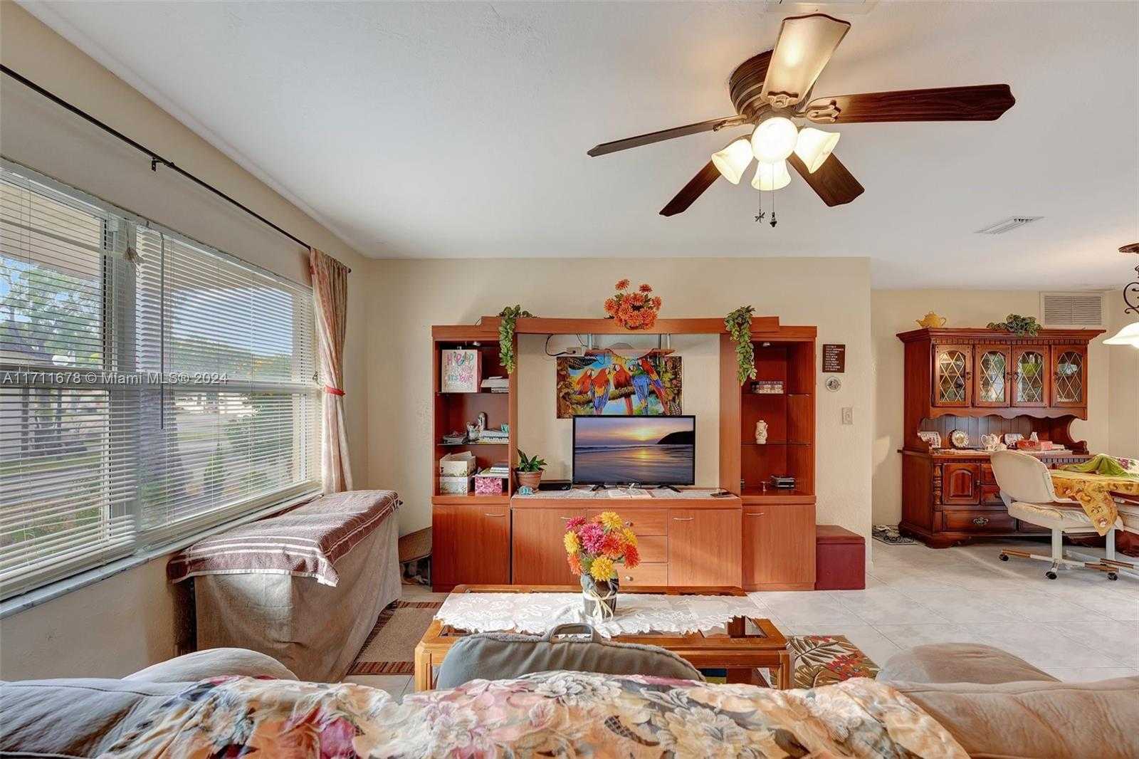Small Image of 412 SOUTH WEST NATURA AVE, Deerfield Beach Number 13